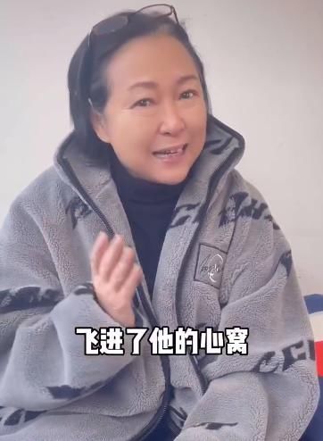 68岁戏骨方芳晒北京生活，多次感叹生活太方便，直言这里安全自在