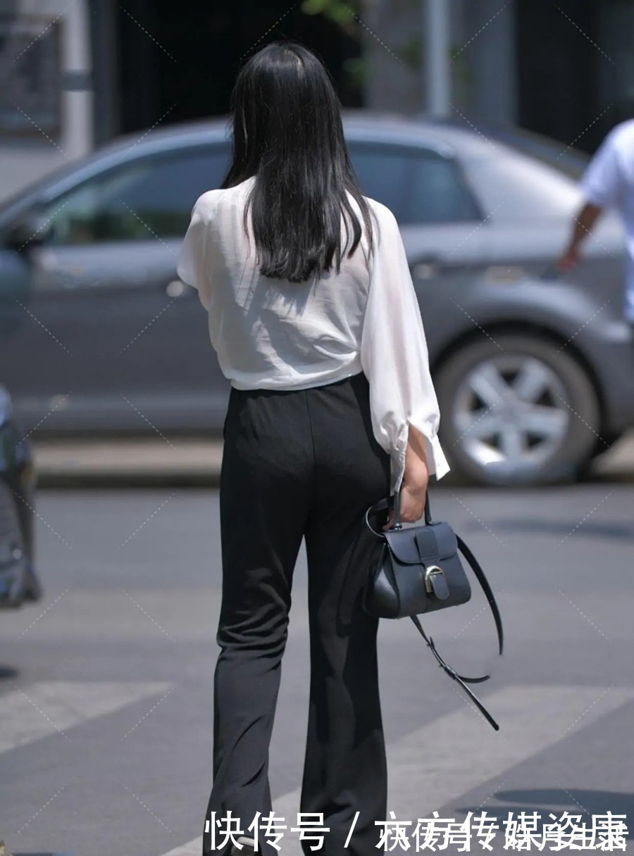 夹克 高级又优雅的北方辣妈，打扮很显高级，真想带她回老家给父亲看看