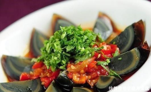 凉拌皮蛋时,3种调料缺一不可,很多人不懂,难怪皮蛋难吃不入味