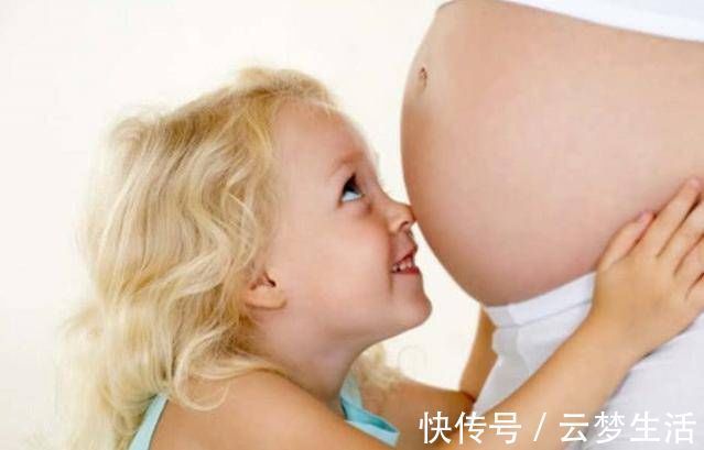 古月|怀孕母亲的肚子大得像双胞胎,但孩子很小,你知道为什么吗