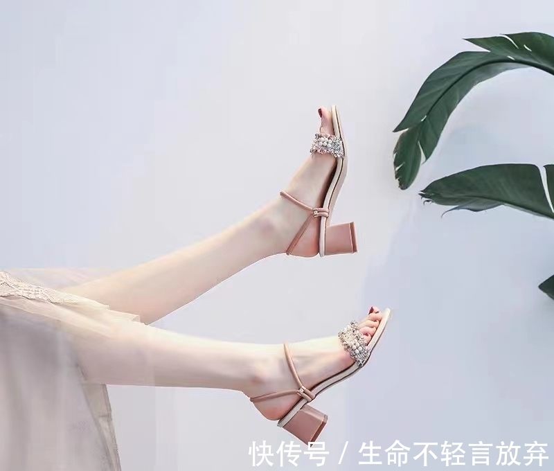 凉鞋|夏季小众款凉鞋分享，各种风格，任君挑选