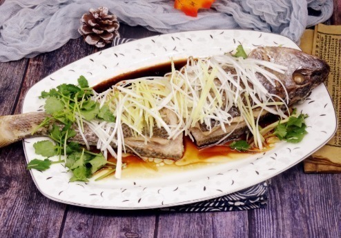 鱼肉|清蒸鱼时，有人放盐，有人放生抽，厨师长：都不放！教你正确做法