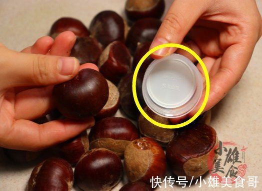 才知道,板栗去壳1个瓶盖就能搞定,又快又完整,方法太好用了