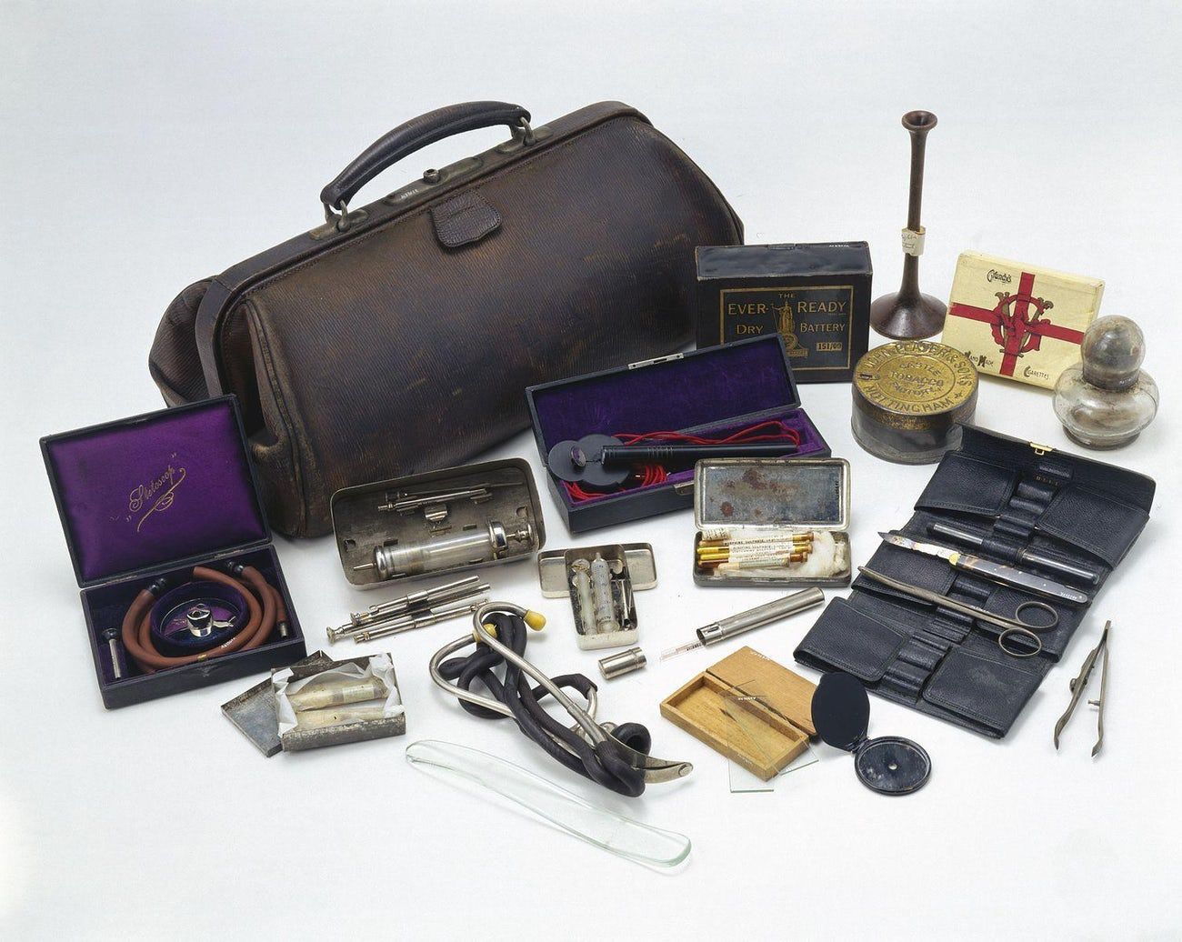 手术|英国“花木兰”：女性被允许行医前，她假扮男性做了几十年手术