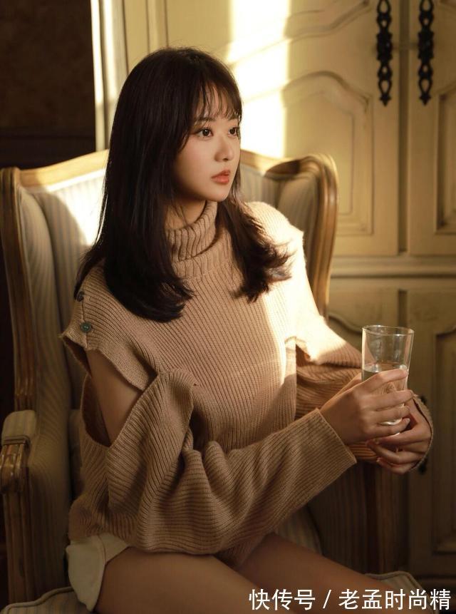 美女|什么样的美女才漂亮?五官精致,简单的穿搭就很清新靓丽,有活力