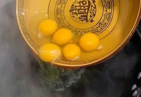 保证|煮荷包蛋为什么总是有白沫还容易散开大厨教你一招保证完整