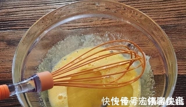 冬天,女人要多吃黑芝麻,简单一蒸暄软香甜,我隔两天就要吃一次