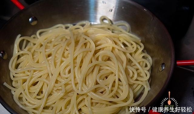 如何零失误做出人人爱吃的肉酱意面