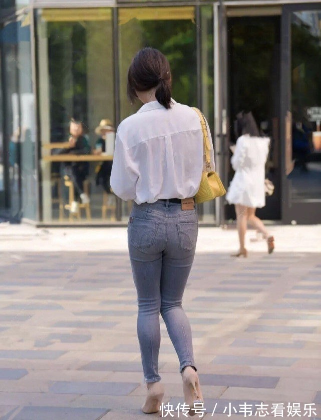 上衣 蓝绿色上衣,搭配牛仔裤,诠释可盐可甜的双面休闲穿搭