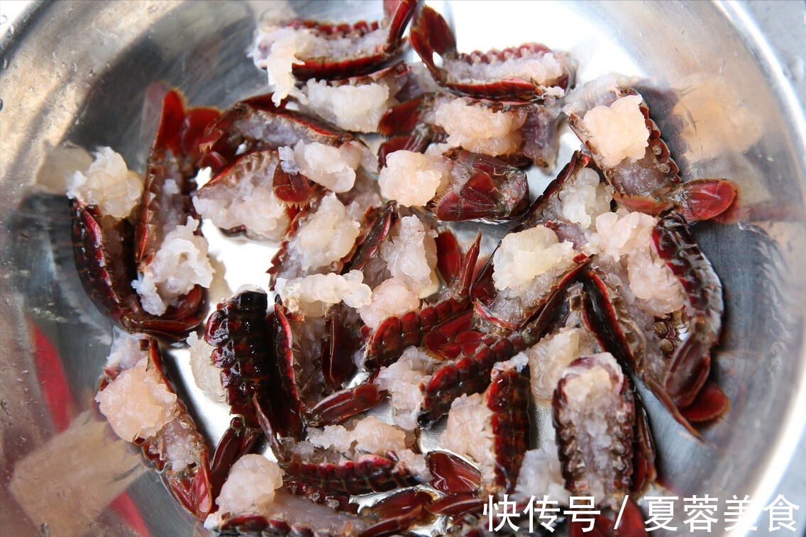 小龙虾不管怎么做,清洗很关键,教你一招,洗得干净,吃着放心