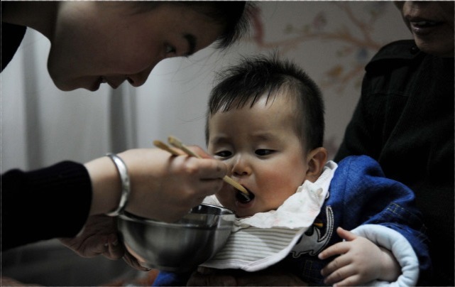 辅食|添加辅食后，避开三个“不当做法”，不然营养不足，吃再饱也没用