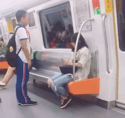 |【搞笑动态图】军训后遗症