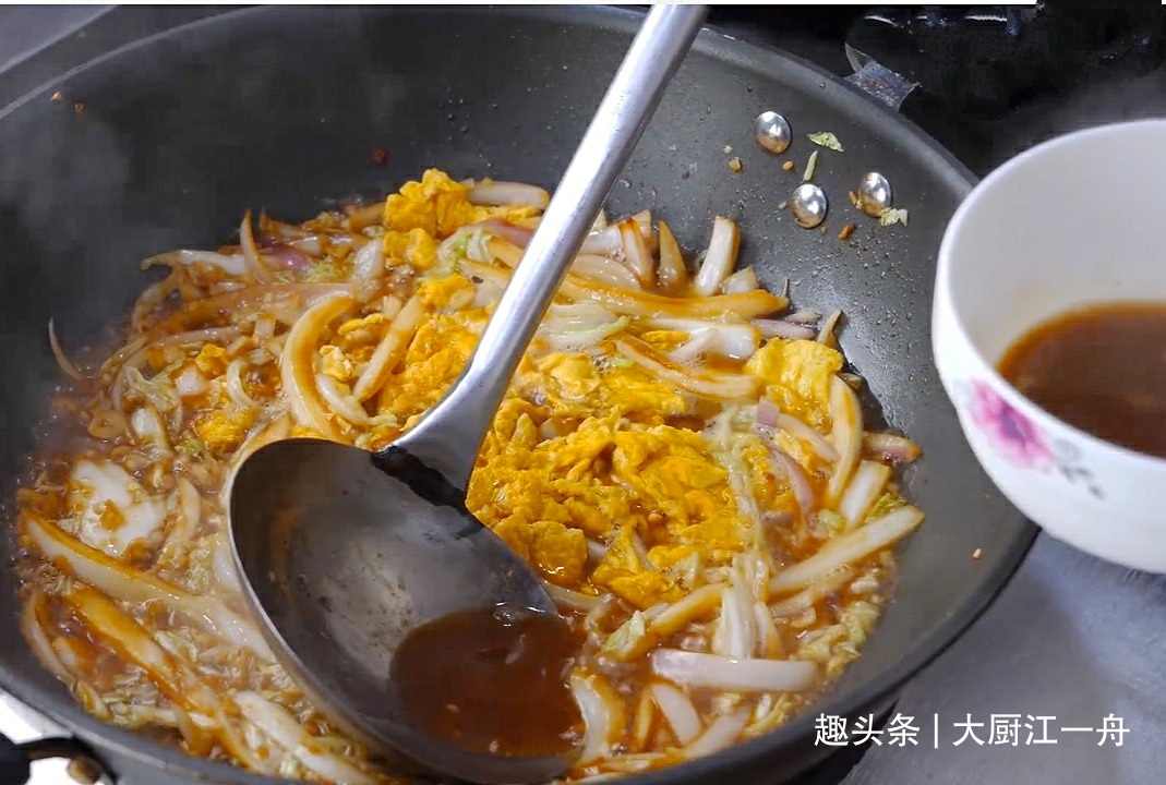 面条不要水煮,换种新吃法,比水煮好吃比炒简单,一周吃6次不多