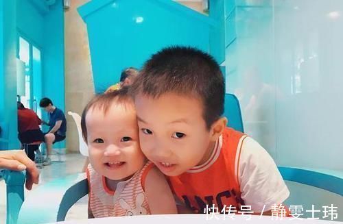 龙凤胎|龙凤胎宝宝刚出生就“秀恩爱”，医生都不忍心拆散，画面太有爱了