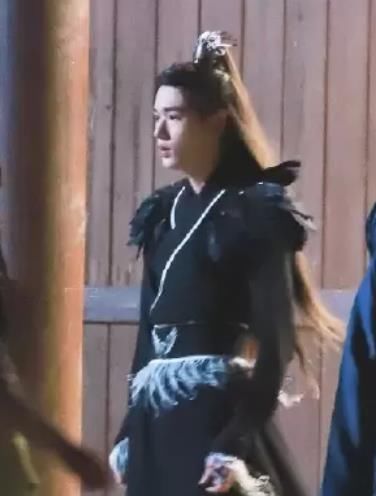 宋亞軒|宋亞軒錄節(jié)目致敬李飛？短褲配拖鞋畫風(fēng)很搞笑，李飛看了直說真秀