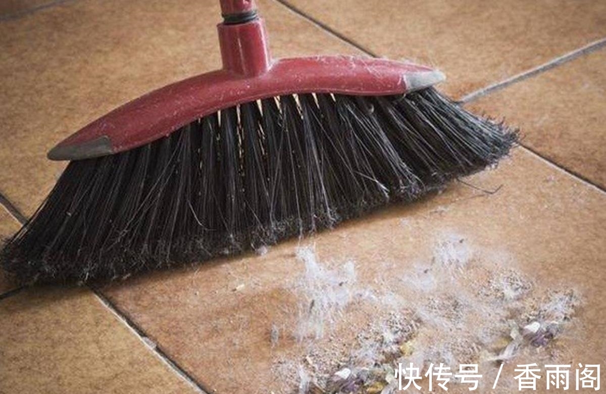 刚打扫完室内卫生，就又出现了尘絮，这些灰尘是怎么凭空出现的？