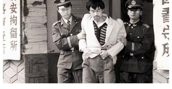 程鹏@1993年,他带狗参演《老人与狗》,电影拍完人与狗皆被处死