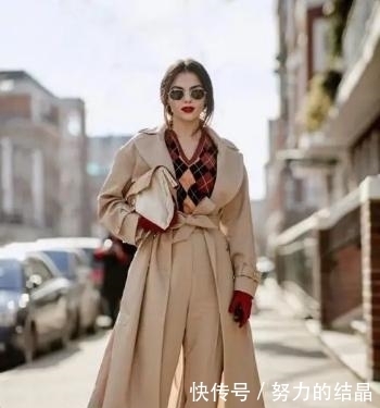 说实话，把大衣穿出高级感，尽量别搭这3种裤子，换个思路，洋气