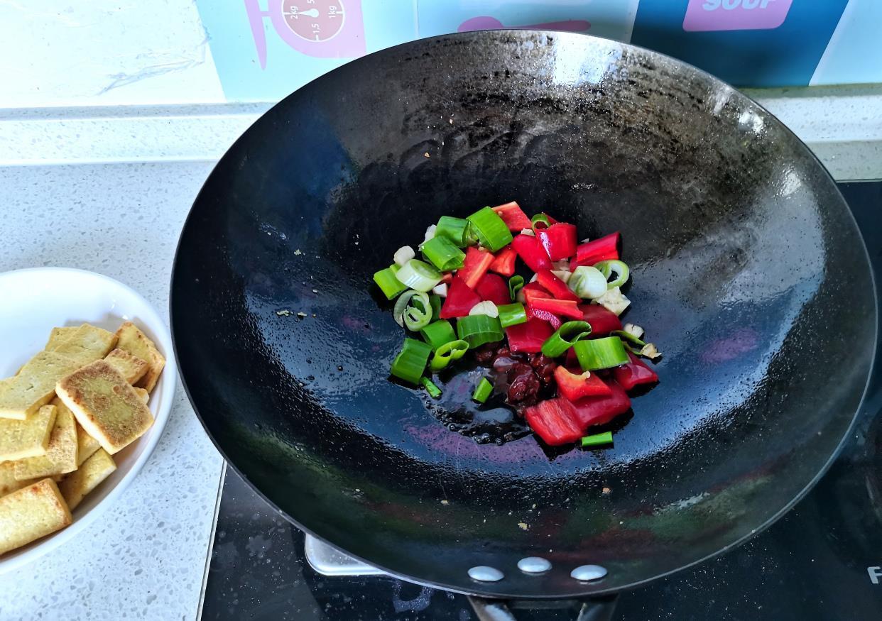 小时候|两人的晚餐很简单，却吃着很香，真的是物以稀为贵