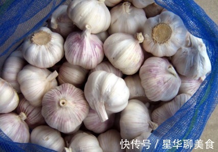 食材|做菜时,别随便放大蒜!谨记“3放3不放”,放错菜难吃还浪费!