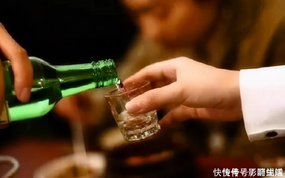 33岁男子,突然晕倒,2个月后离世,这东西闻着越香,其实越毒