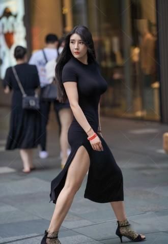 贵妇穿搭开叉裙就是与众不同,高跟鞋上金色点缀更是亮点之一