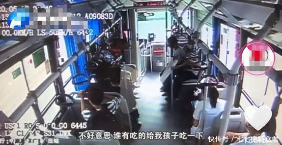 “谁有吃的，能给孩子吃点吗”父亲无助的声音，让乘客坐不住了