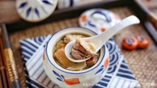 炖鸡汤时,不要直接下锅炖,多加这一步,鸡汤鲜味十足,好喝不腻