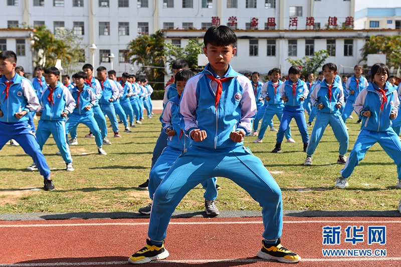 海南屯昌：五行桩拳打出新学期精气神