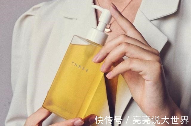 彩妆|“漫画女”程潇镜头素颜曝光,无油光无疲态,全凭护肤经中这一步!