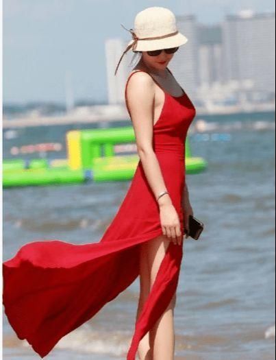 身材 身材高挑小姐姐,修长连衣裙穿搭,凸显“熟妇”气质