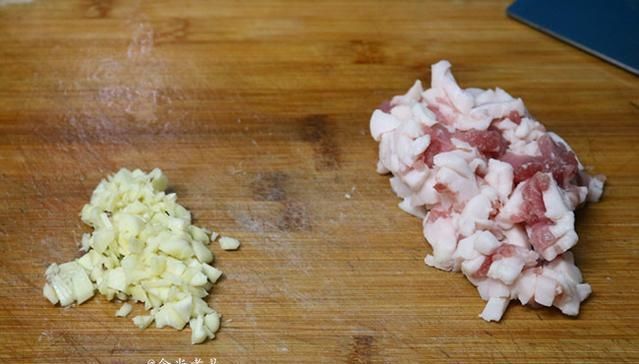 这道菜可以代替主食,香滑筋道灵活搭配,家人隔三差五就喊馋