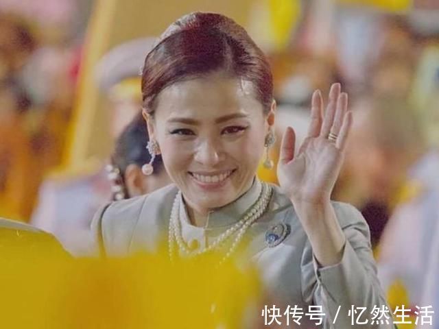 西拉米|苏提达漫画造型翻车,囧囧眉和法令纹明显,跟王室精修照判若两人