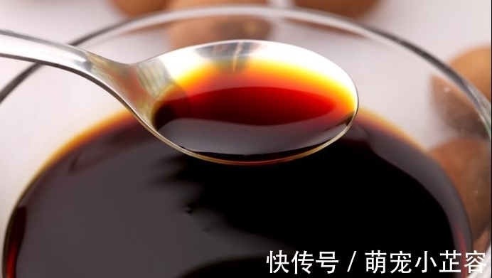 炒菜|终于知道生抽、老抽、味极鲜、酱油、蚝油的区别，20多年白吃了