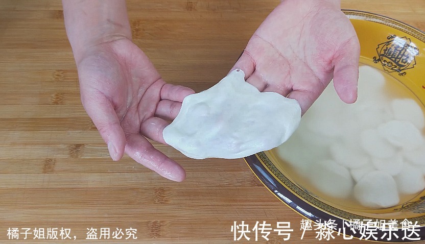 西红柿|面片新做法，根本不用擀面，一扯一拉就做好，鲜美可口太过瘾了