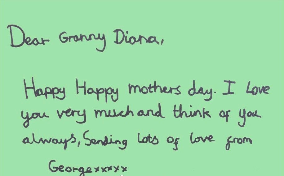 英王室联手庆母亲节，剑桥三宝作画致敬戴妃，乔治继承查尔斯画风