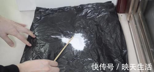 小苏打和白糖加在一起，作用太棒了，解决了很多家庭的烦恼，很实用