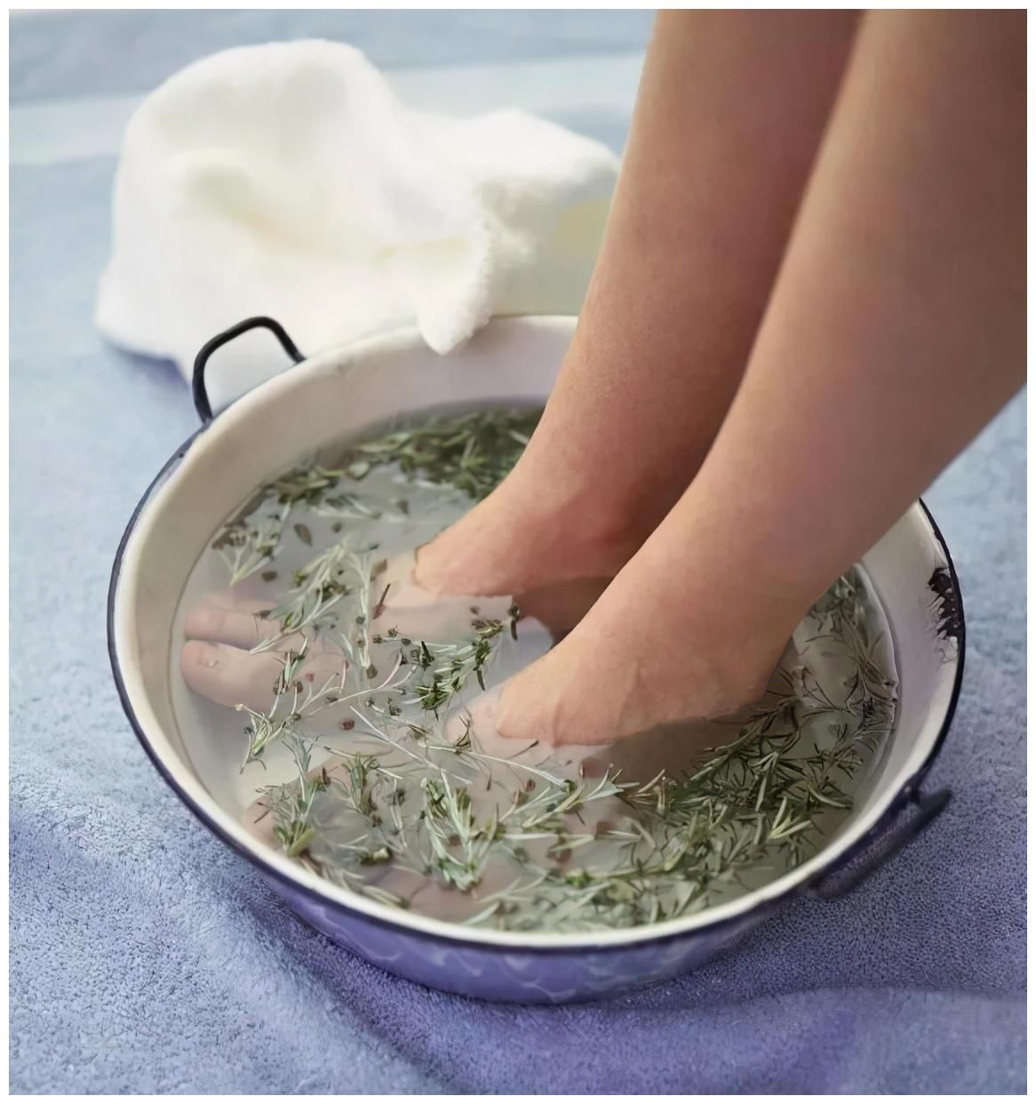 泡脚|艾叶泡脚有哪些好处？这4种好处还有很多人不知道！