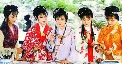 薛宝钗$《红楼梦》中的女子谁最可怜不是林黛玉,不是贾迎春,而是她!