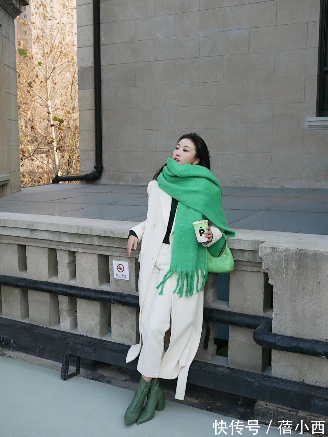 大长腿 过年走亲戚怎么穿?试试这些大衣的高级穿法,气场全开长辈都夸你