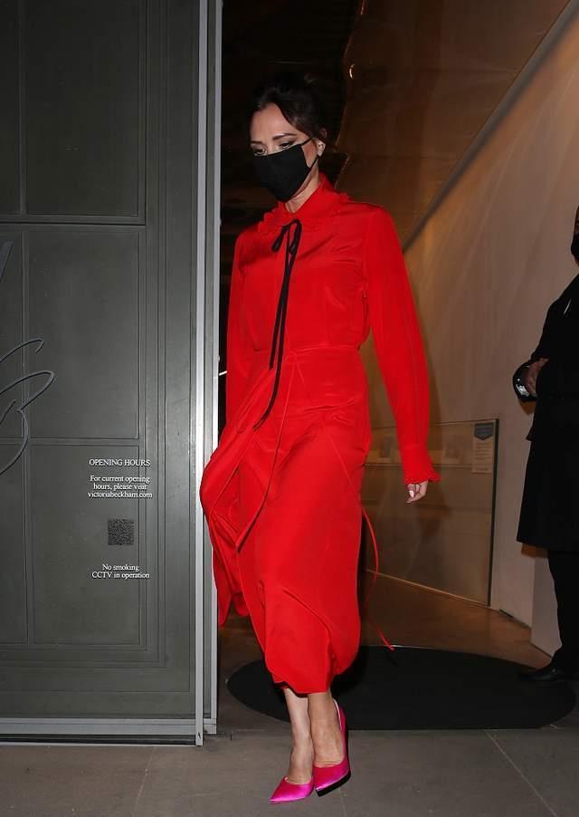 走路|颂乐写真色调简约时尚大气,贝嫂红裙精致靓丽粉色高跟走路带风