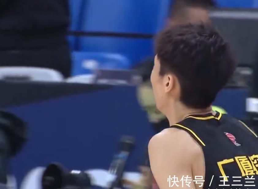 林书豪|一度落后27分！首钢遭CBA黑马吊打，林书豪4中0低迷，胡金秋10+10