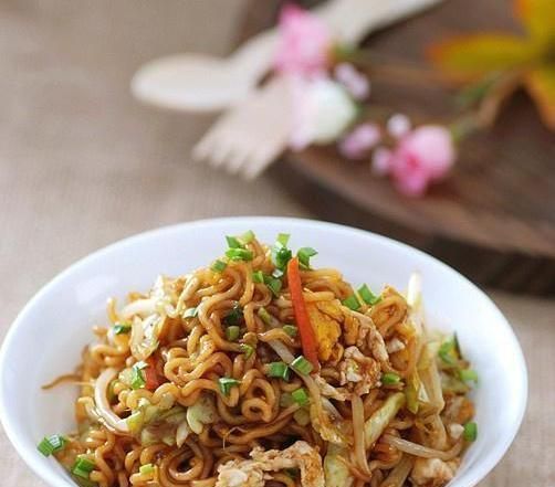 便面的做法|方便面的8种别样吃法,有颜又美味,保证让你舔完最后一滴汤!