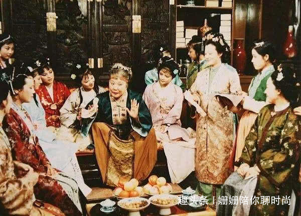 贾府!她才是《红楼梦》中情商最高的人,超过薛宝钗,贾府无一人不喜欢