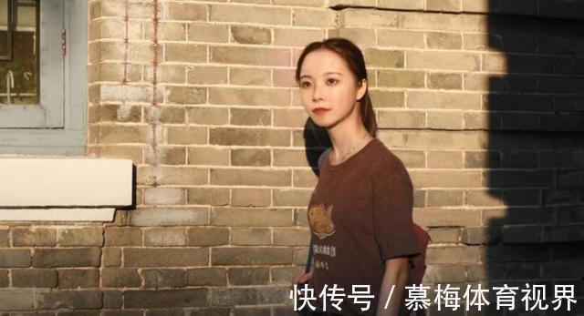 up主|华智冰弹吉他画面是假的?真人已经被找到,大家对虚拟人理解错了