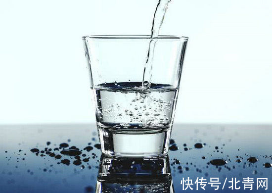 好处|多喝热水对身体有哪些好处？增加新陈代谢预防感冒