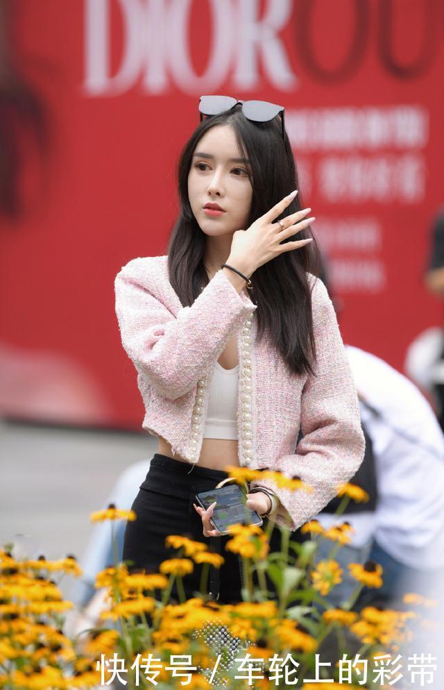 气质|厉害了,喇叭裤“反”着穿竟一点都不丑,这气质不服不行!