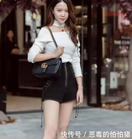 街拍美女小姐姐高颜值身材好,紧身裤的穿搭,显性感魅力