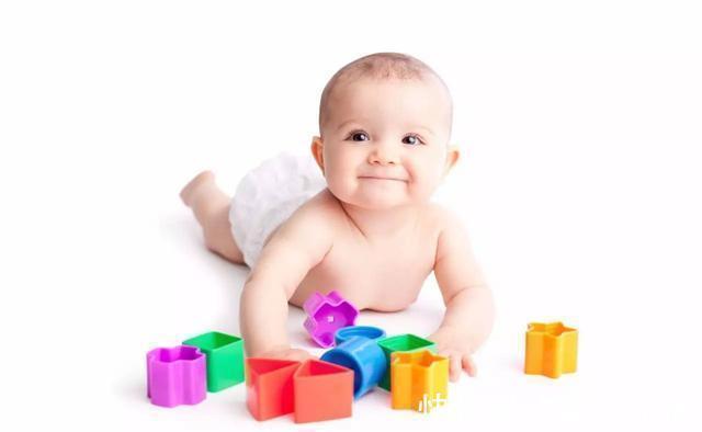 李女士|6个月是宝宝成长分水岭,宝妈要牢记5个关键点,孩子发育快人一步