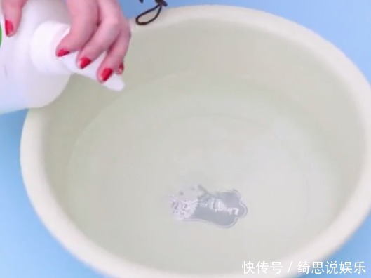 羽绒服不要干洗,教你一个清洗绝招,比干洗店洗的更干净,真实用